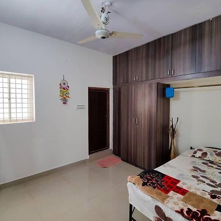 Comfy 2-Bedroom House In Sanjaynagar, Bengaluru Extérieur photo
