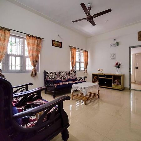 Comfy 2-Bedroom House In Sanjaynagar, Bengaluru Extérieur photo