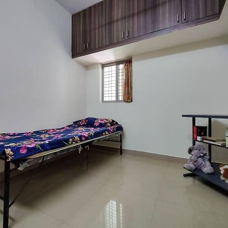 Comfy 2-Bedroom House In Sanjaynagar, Bengaluru Extérieur photo
