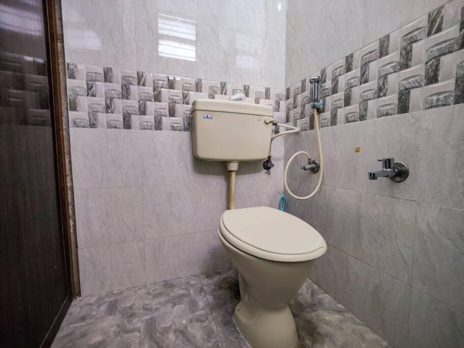 Comfy 2-Bedroom House In Sanjaynagar, Bengaluru Extérieur photo