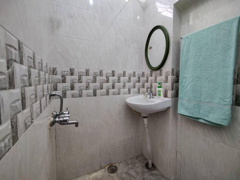 Comfy 2-Bedroom House In Sanjaynagar, Bengaluru Extérieur photo