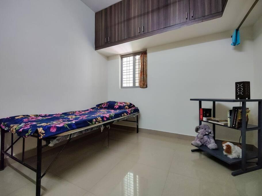 Comfy 2-Bedroom House In Sanjaynagar, Bengaluru Extérieur photo